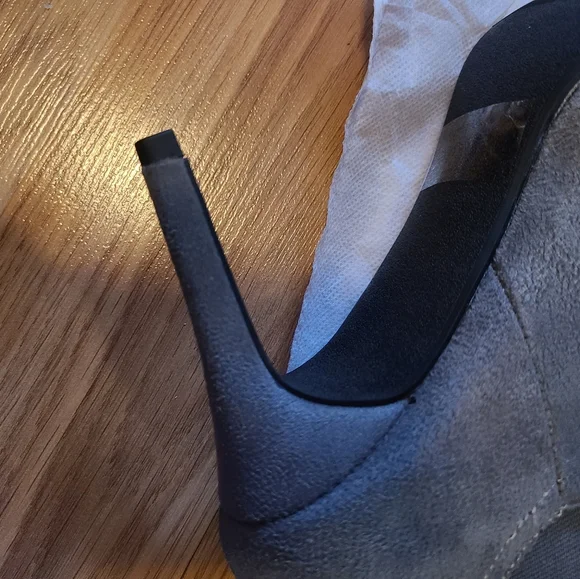 💕 2/$30 Dream Pairs Gray Heeled Booties - size 8 - Picture 4 of 6